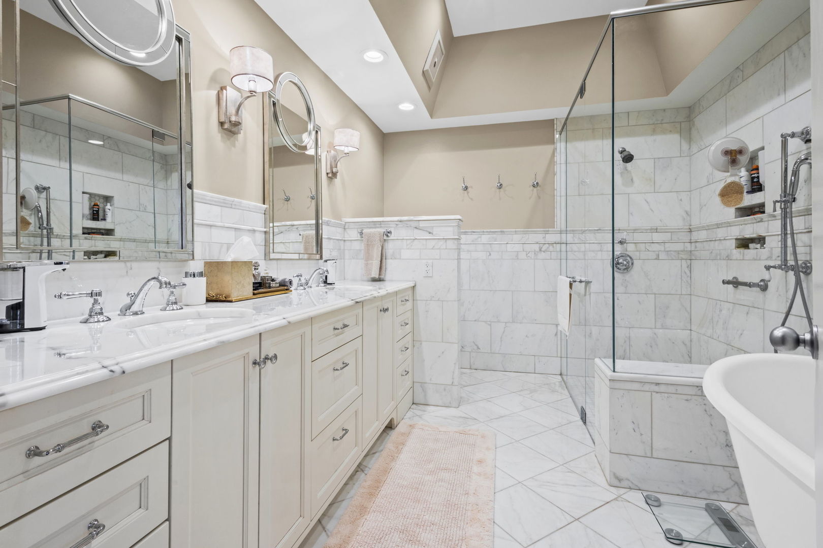 829 Stables Court W