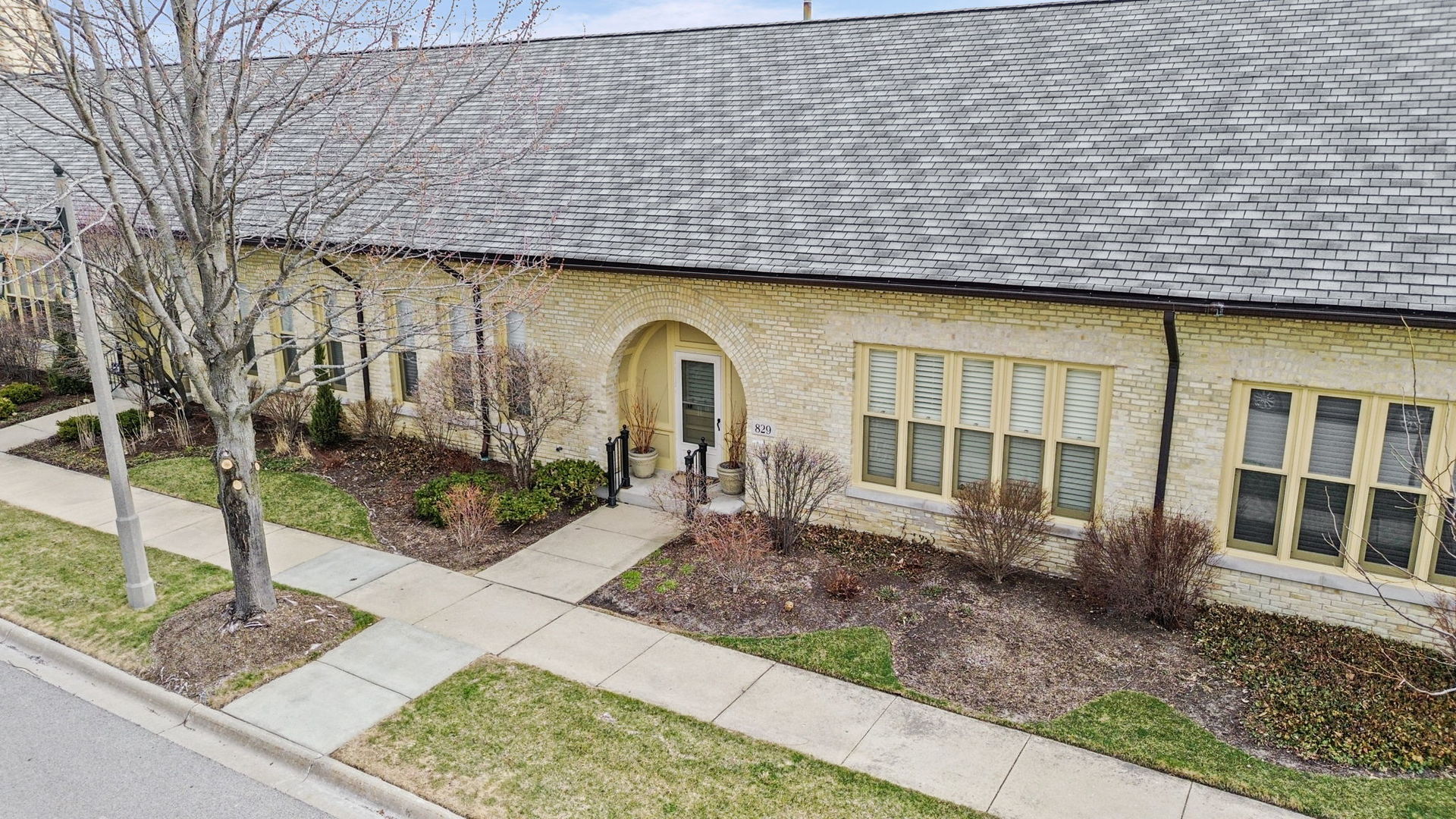 829 Stables Court W