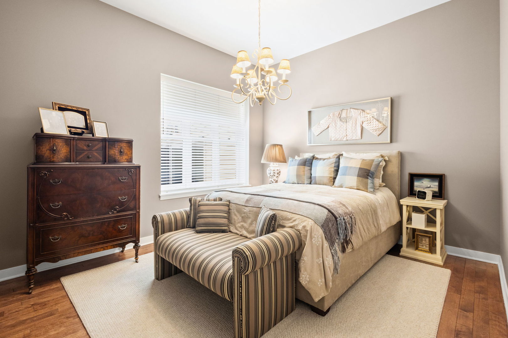 829 Stables Court W