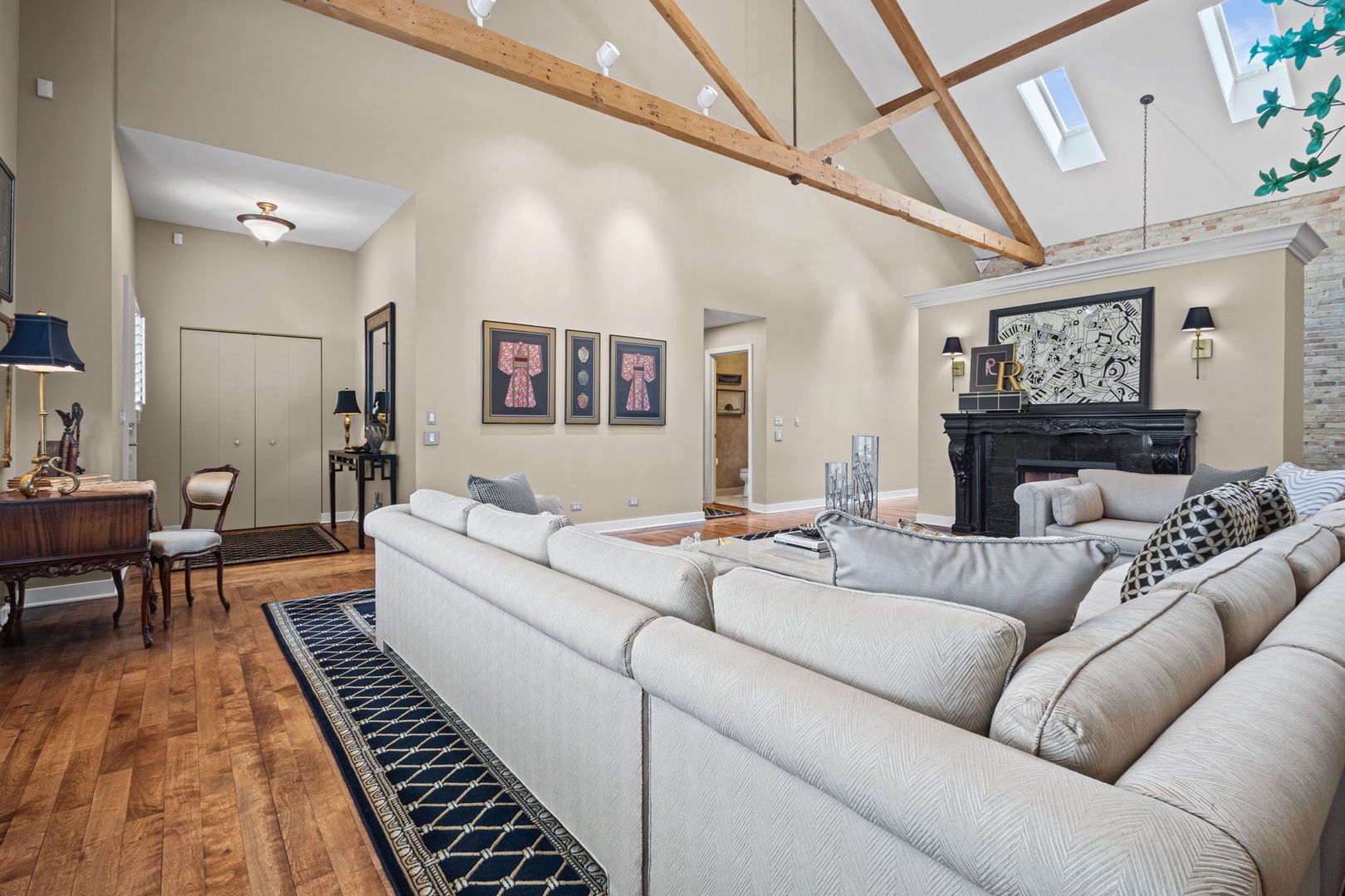 829 Stables Court W