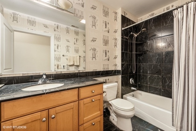 1429 N Wells Street Unit: 205
