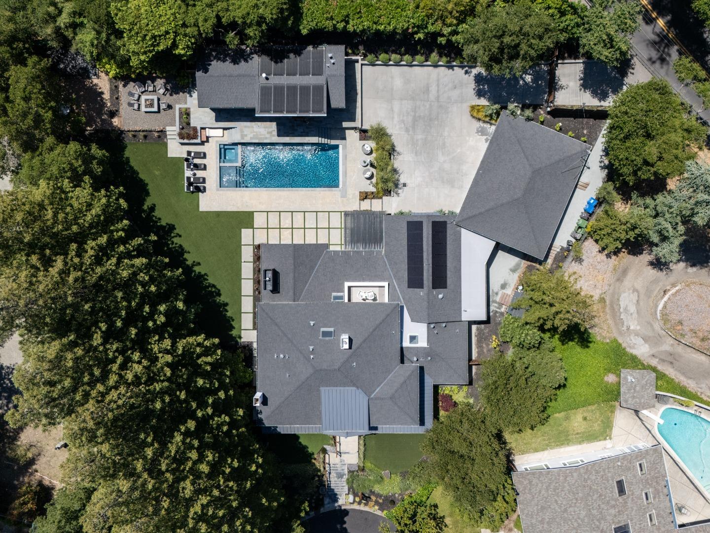 140 Twin Oaks DR