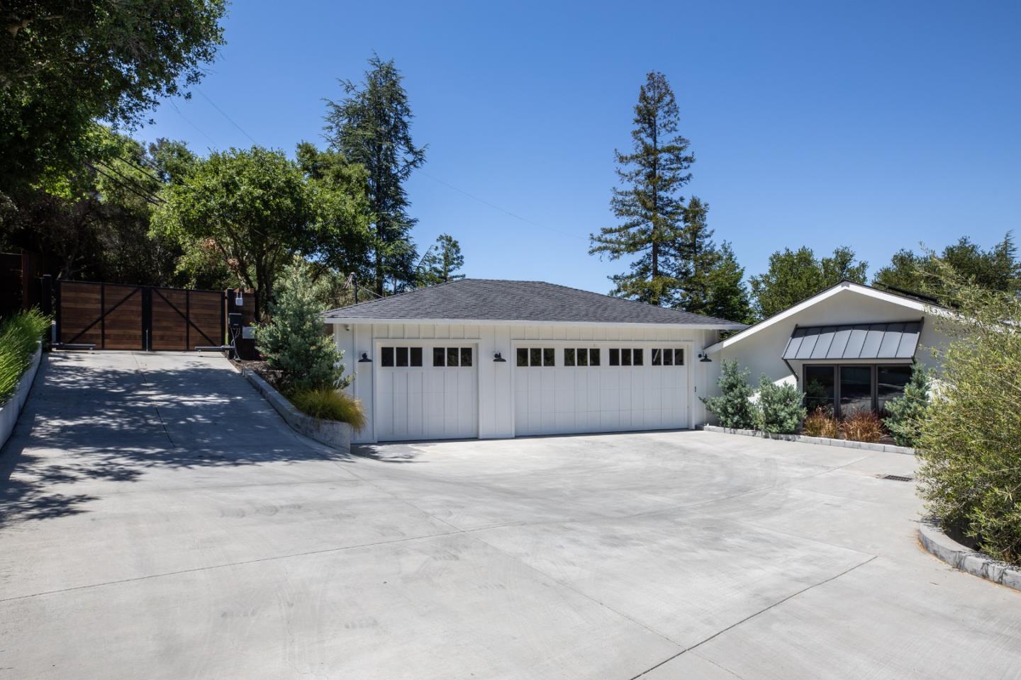 140 Twin Oaks DR