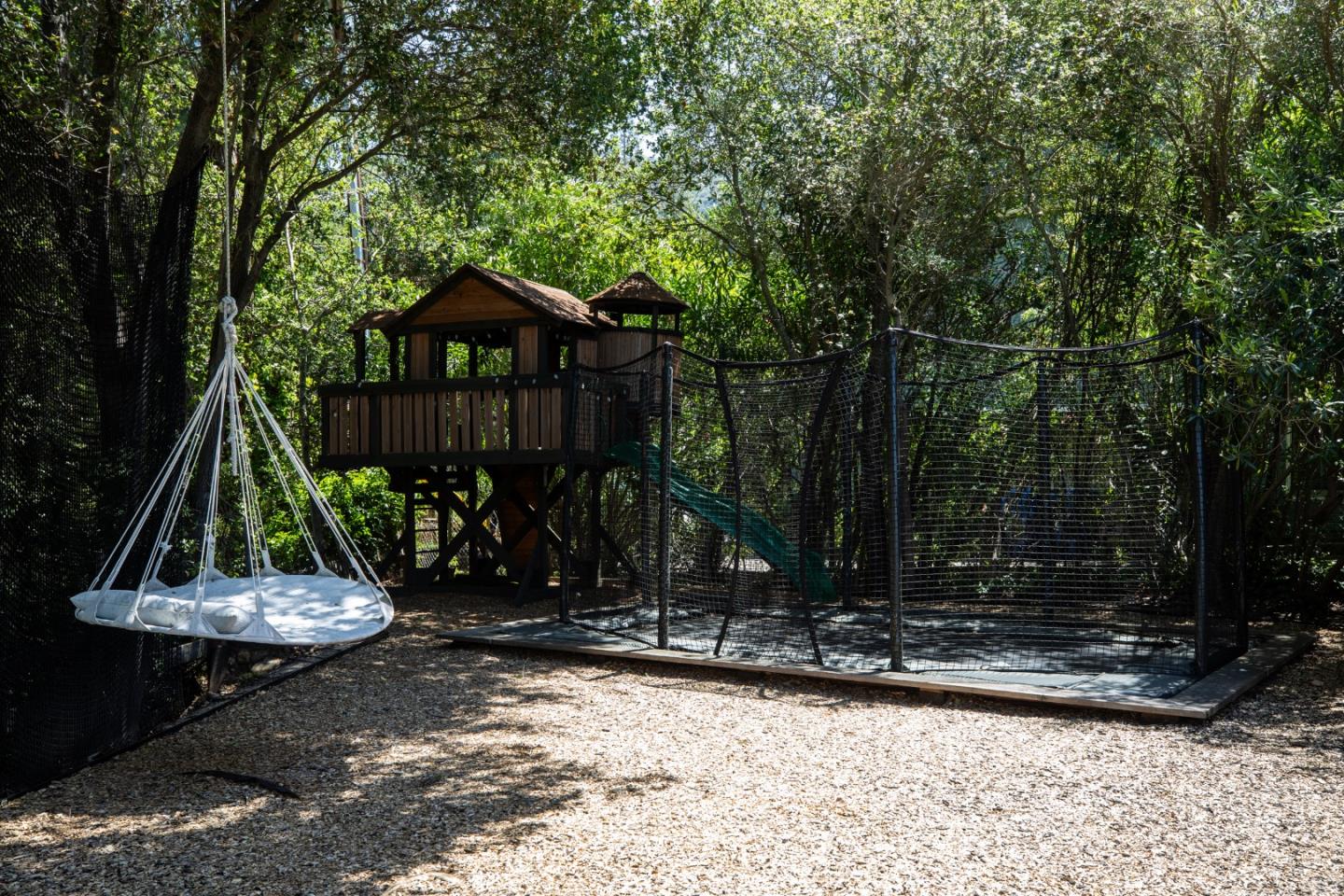 140 Twin Oaks DR