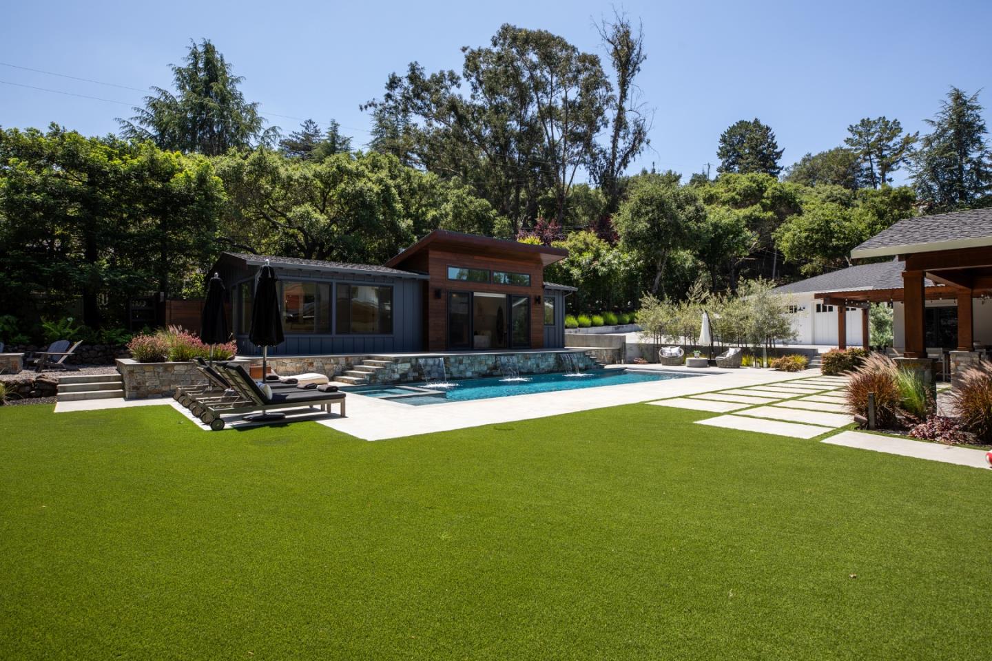 140 Twin Oaks DR