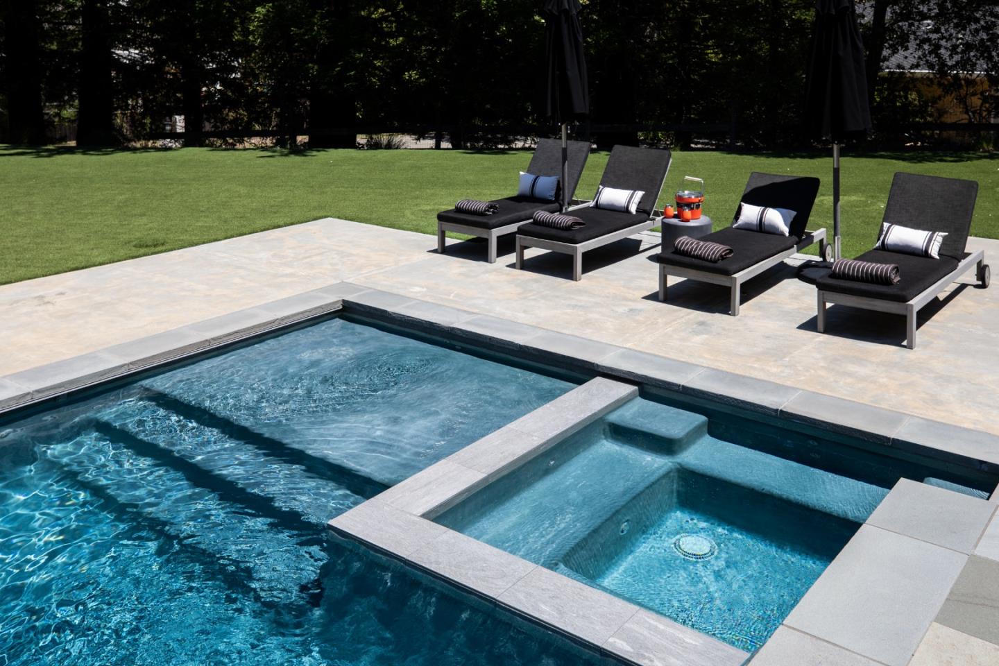 140 Twin Oaks DR
