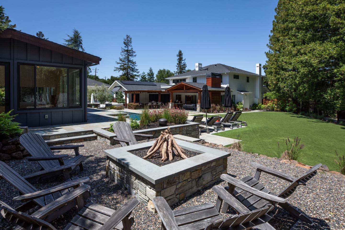 140 Twin Oaks DR