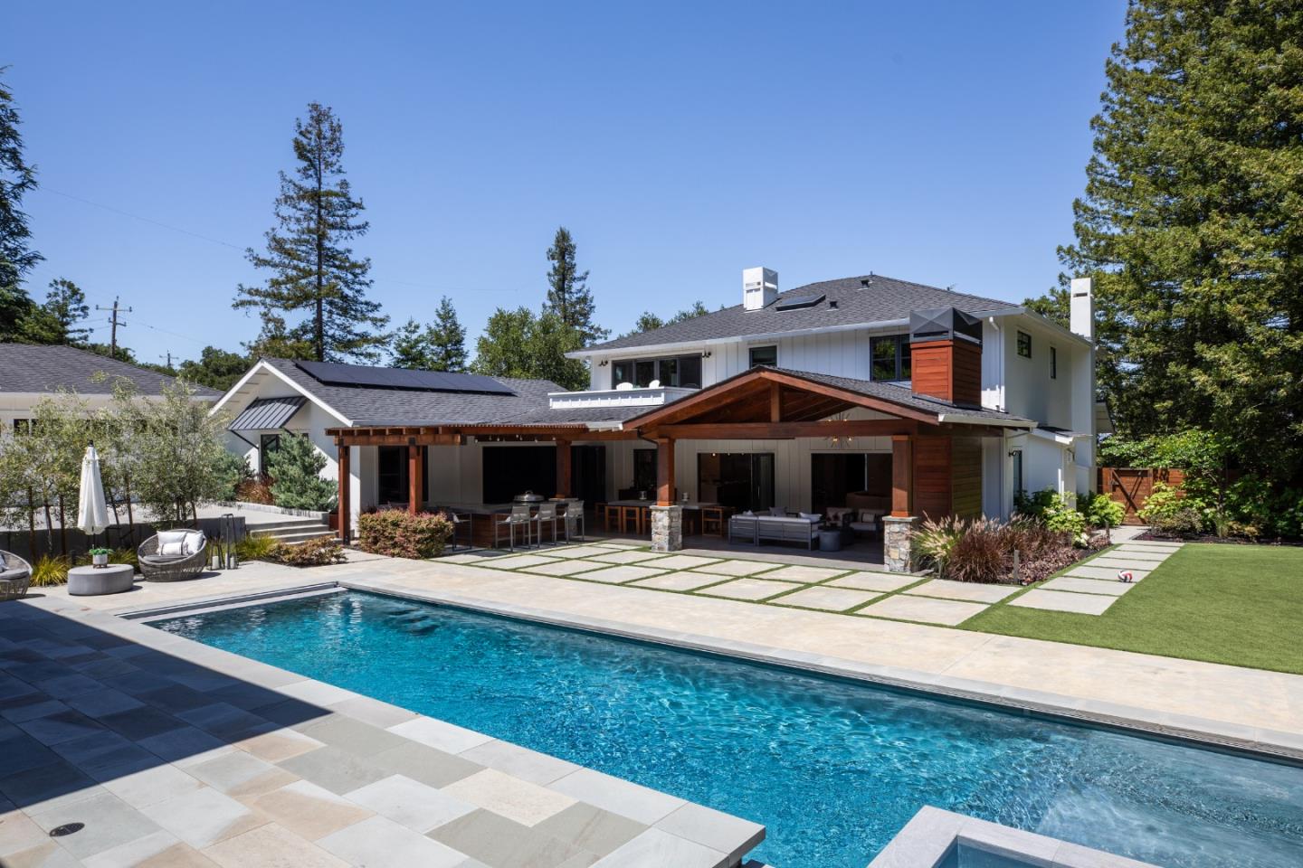 140 Twin Oaks DR
