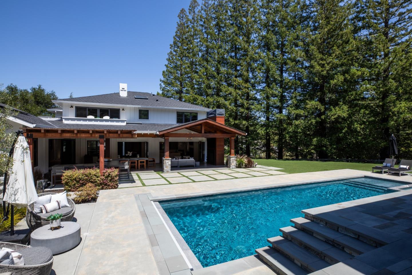 140 Twin Oaks DR