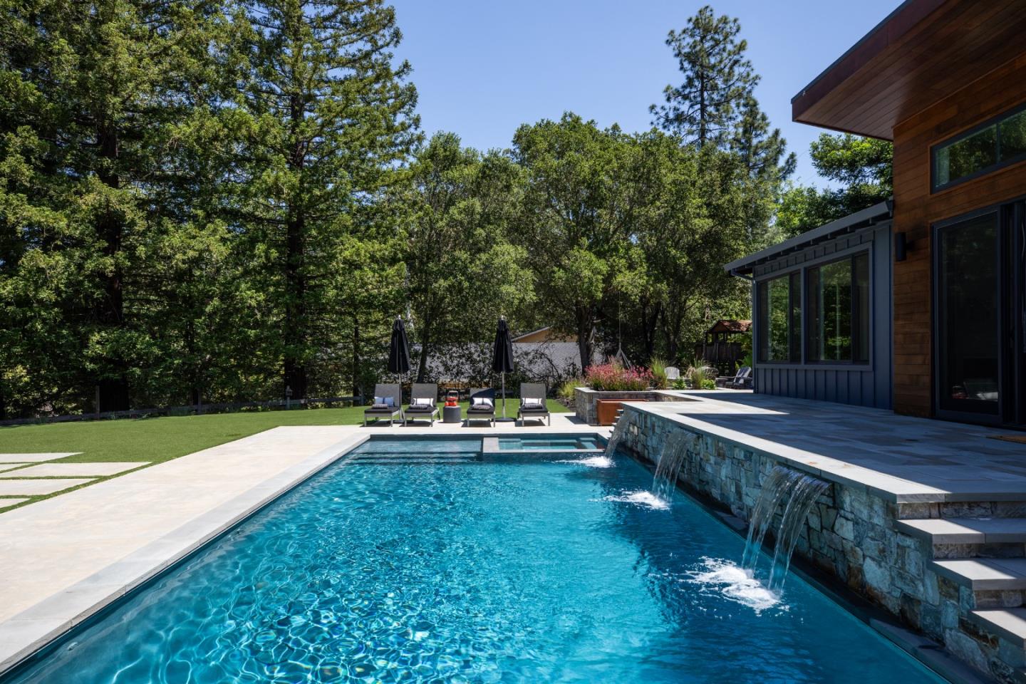 140 Twin Oaks DR