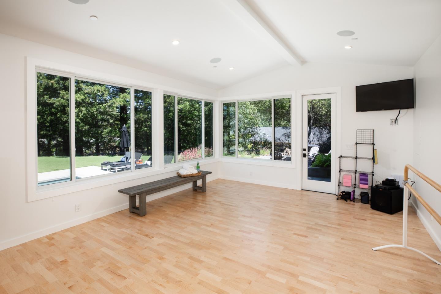 140 Twin Oaks DR
