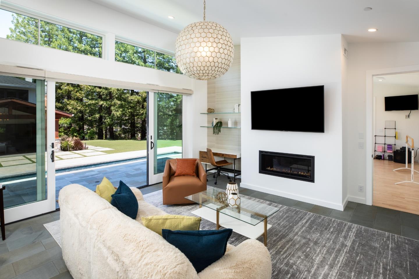 140 Twin Oaks DR