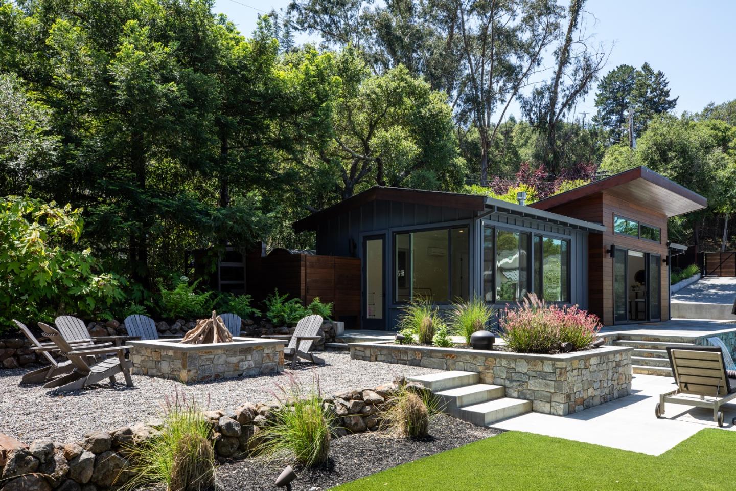 140 Twin Oaks DR