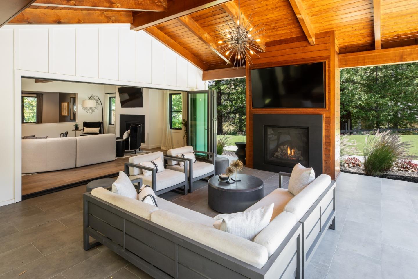 140 Twin Oaks DR