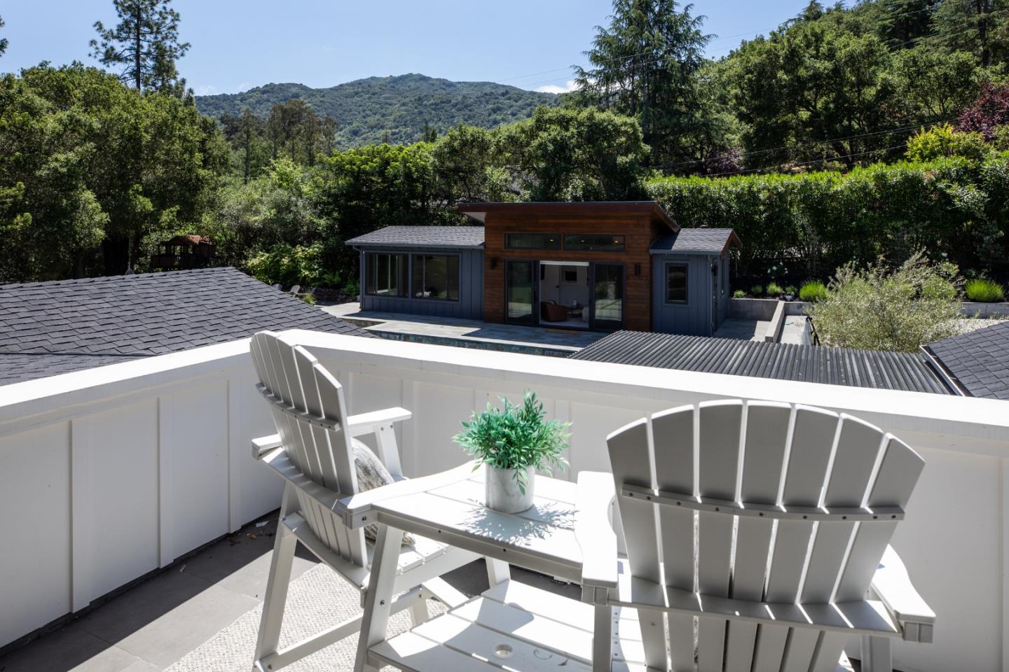 140 Twin Oaks DR