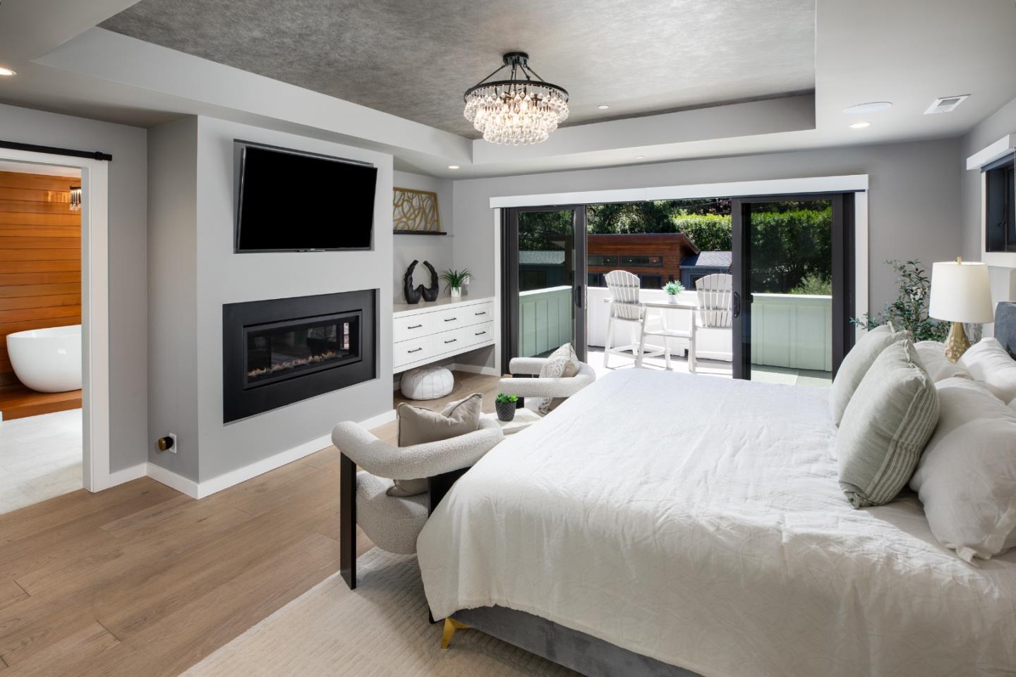 140 Twin Oaks DR