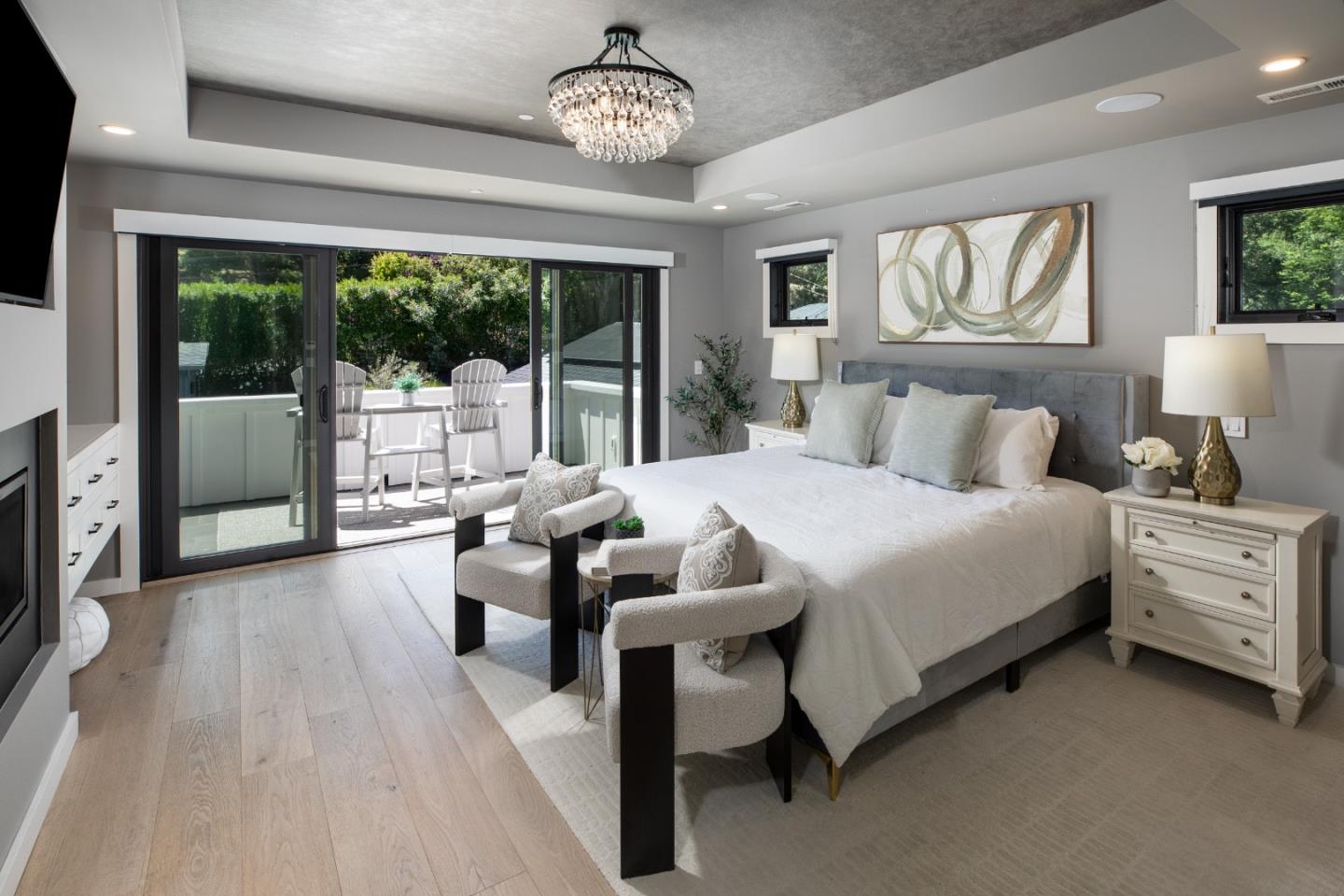 140 Twin Oaks DR