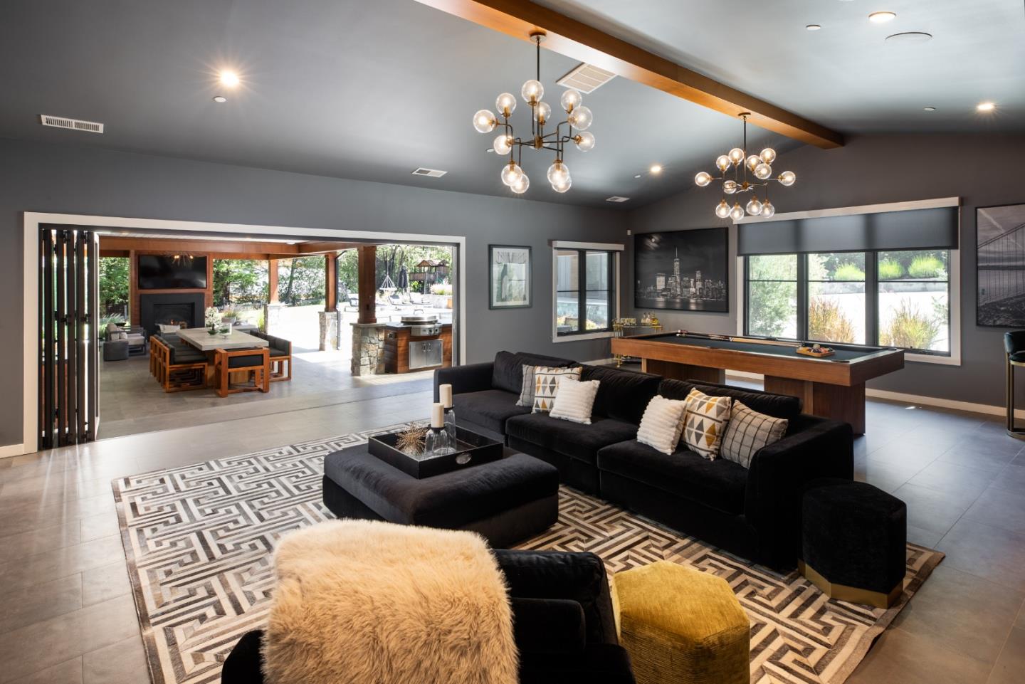 140 Twin Oaks DR