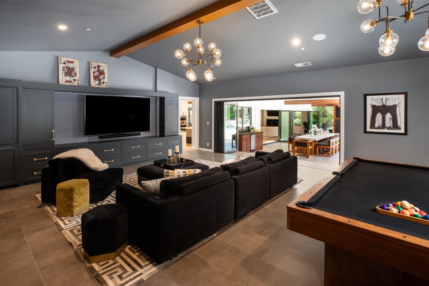 140 Twin Oaks DR