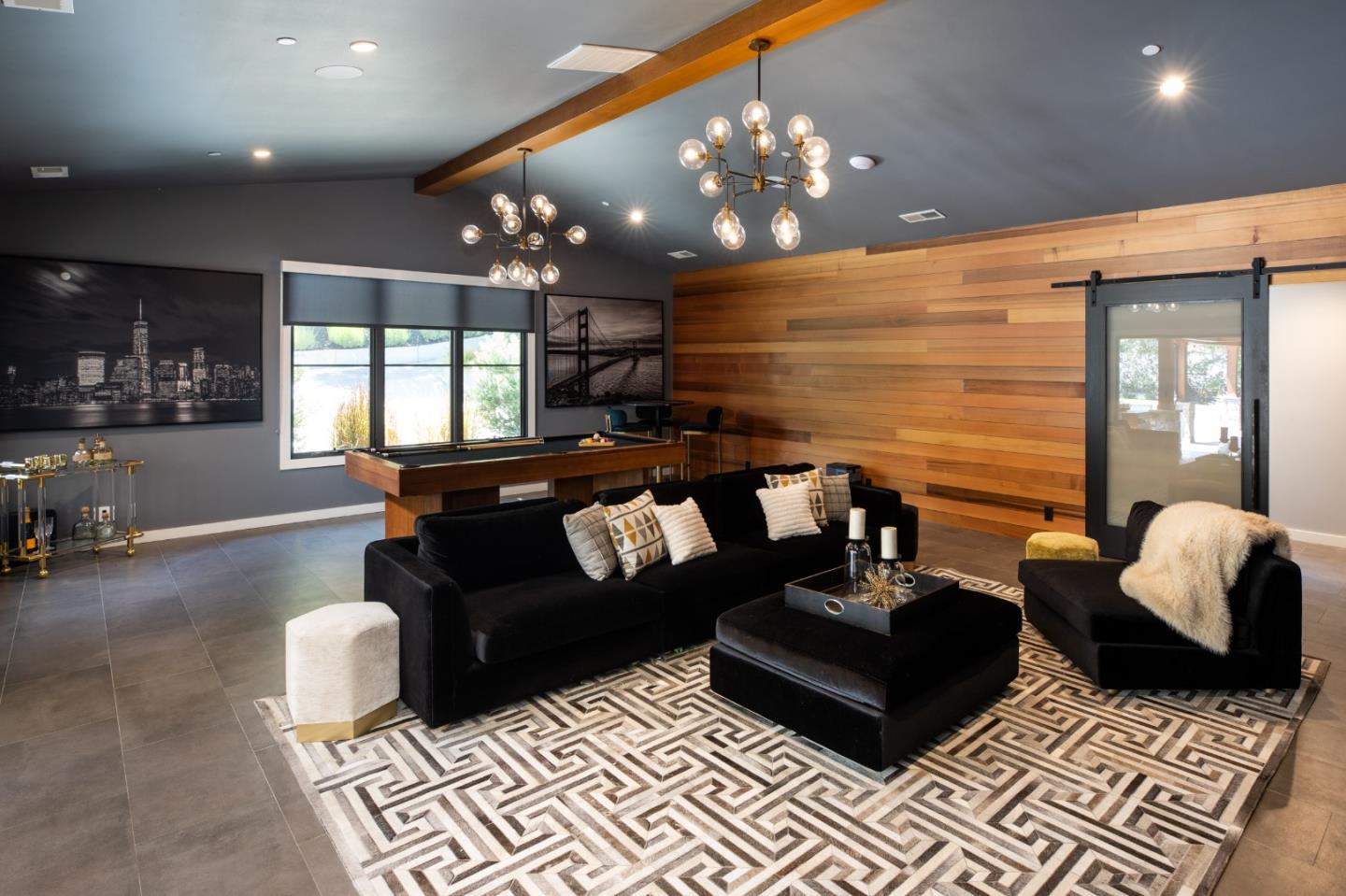 140 Twin Oaks DR