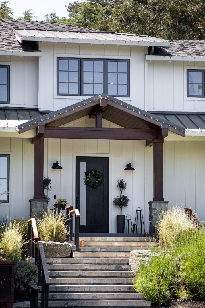 140 Twin Oaks DR