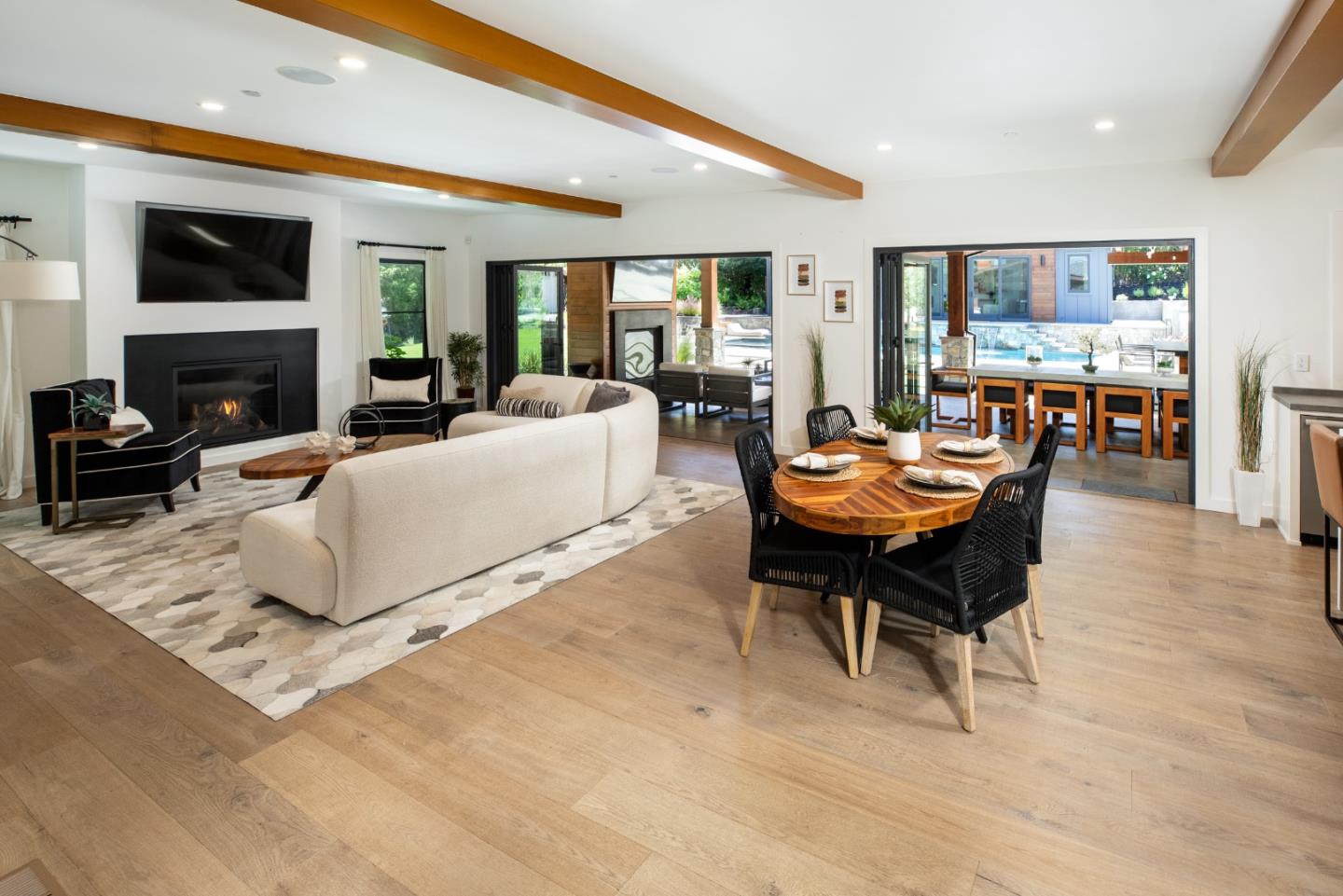 140 Twin Oaks DR