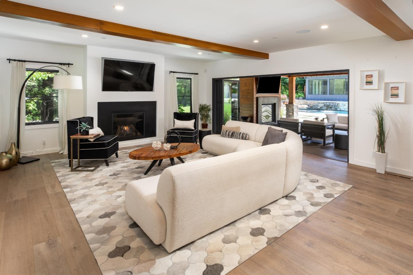 140 Twin Oaks DR