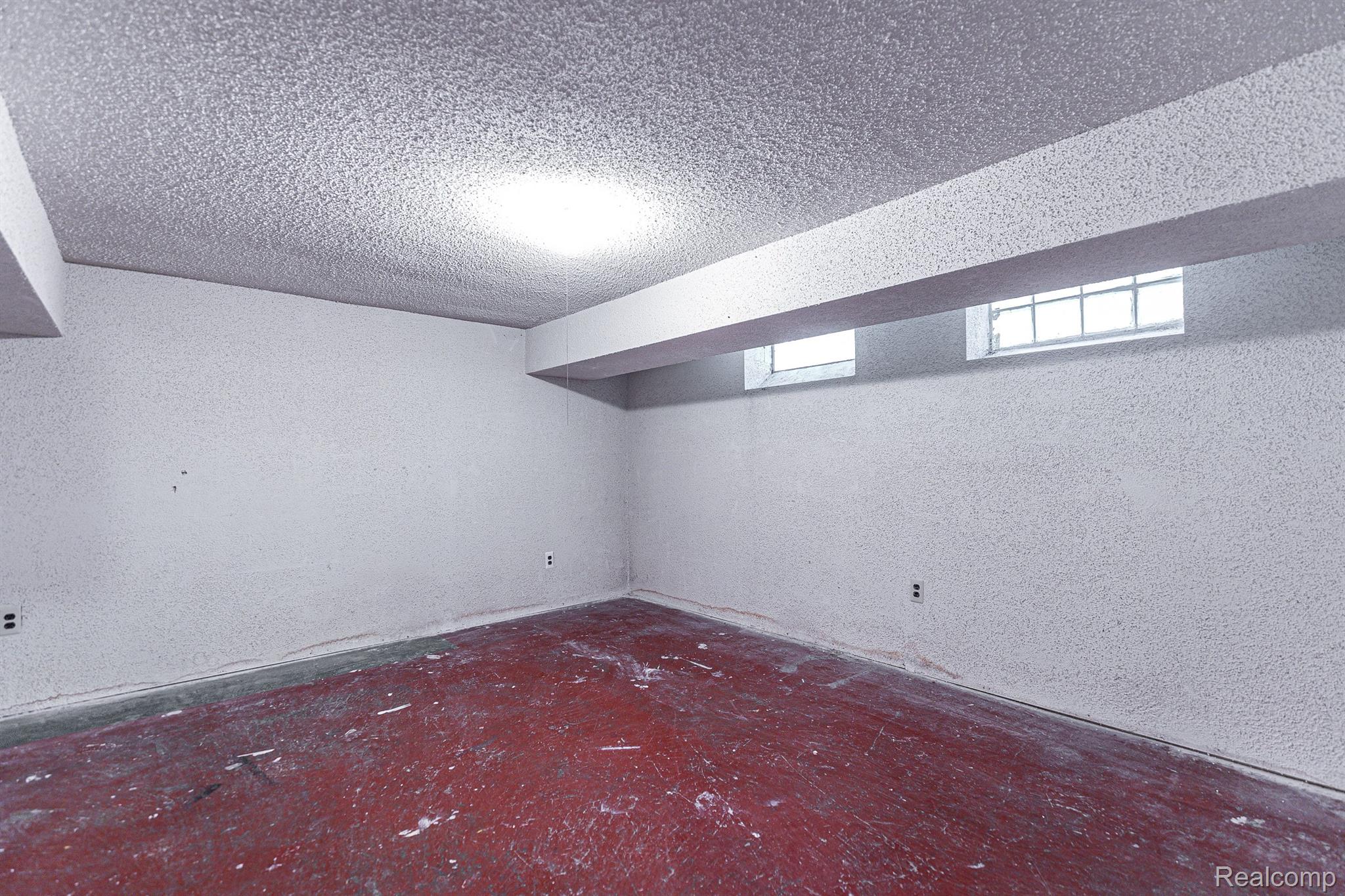 118 S MAPLE Avenue