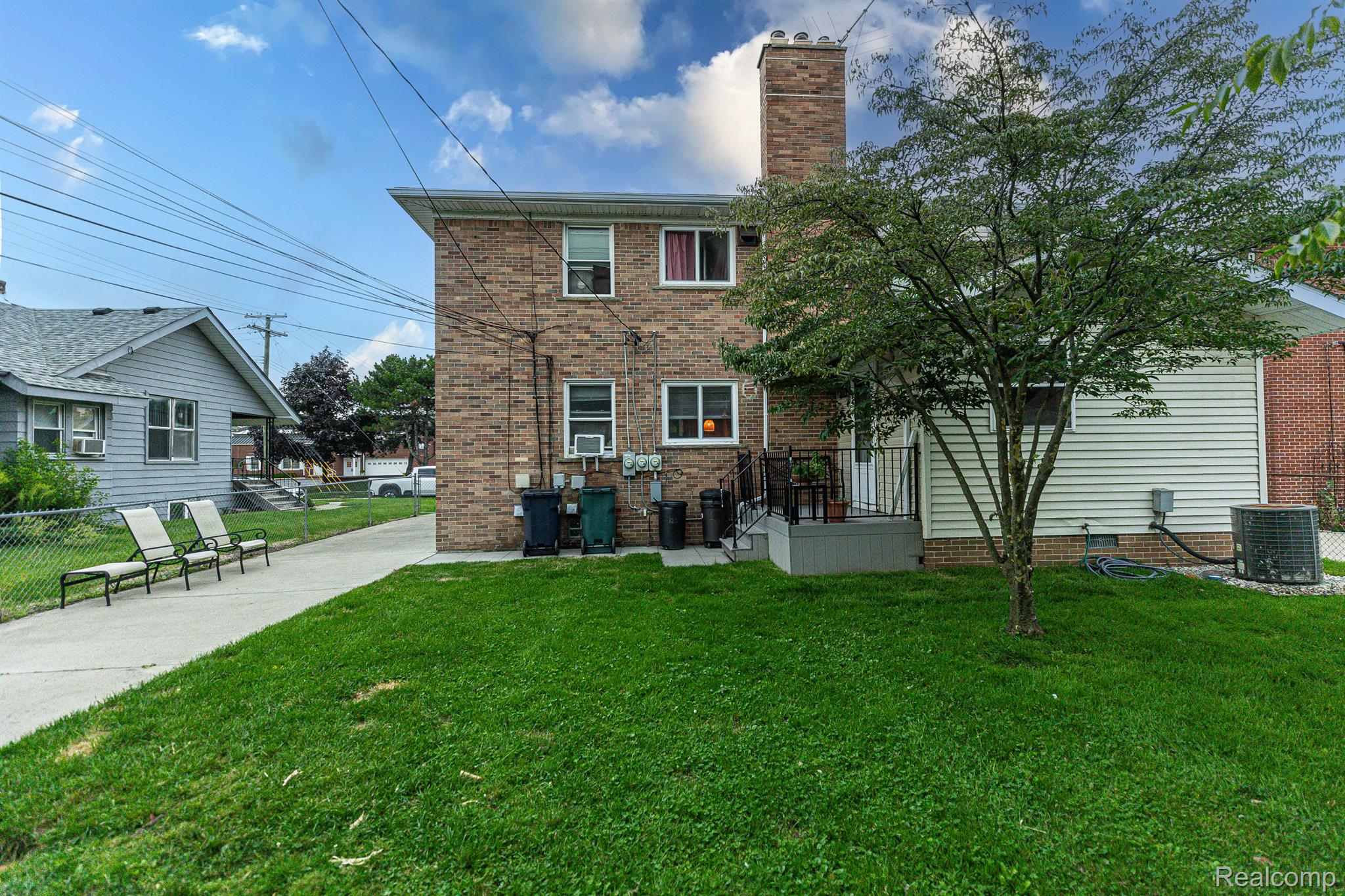 118 S MAPLE Avenue