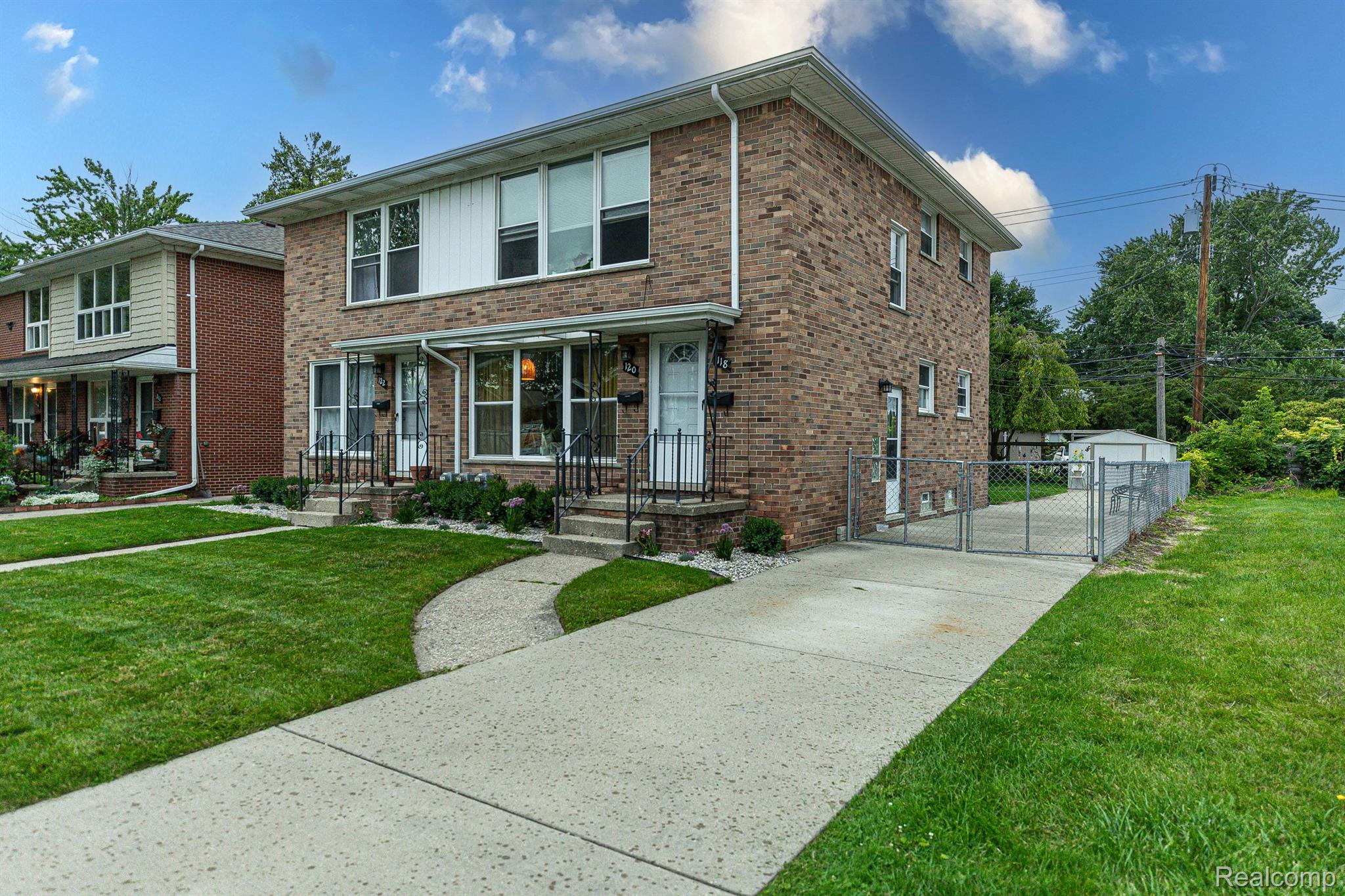 118 S MAPLE Avenue