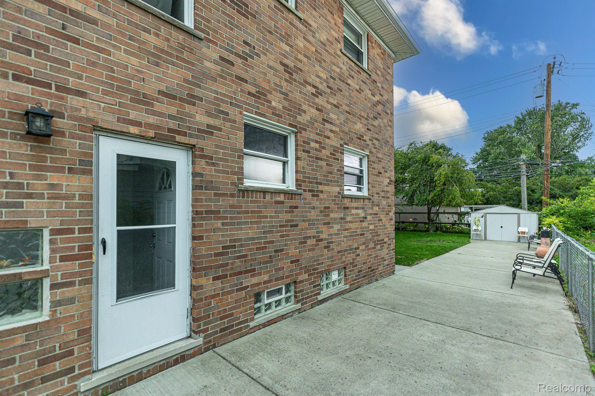 118 S MAPLE Avenue
