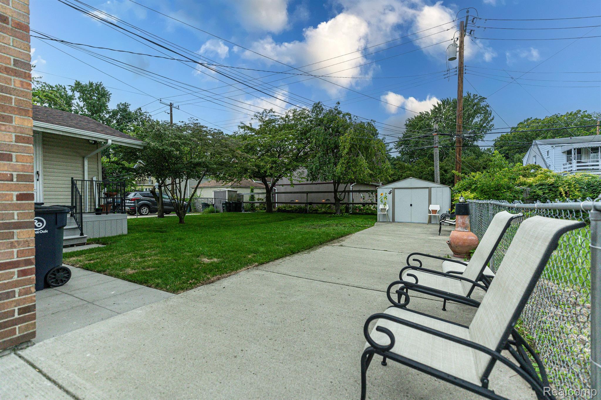 118 S MAPLE Avenue