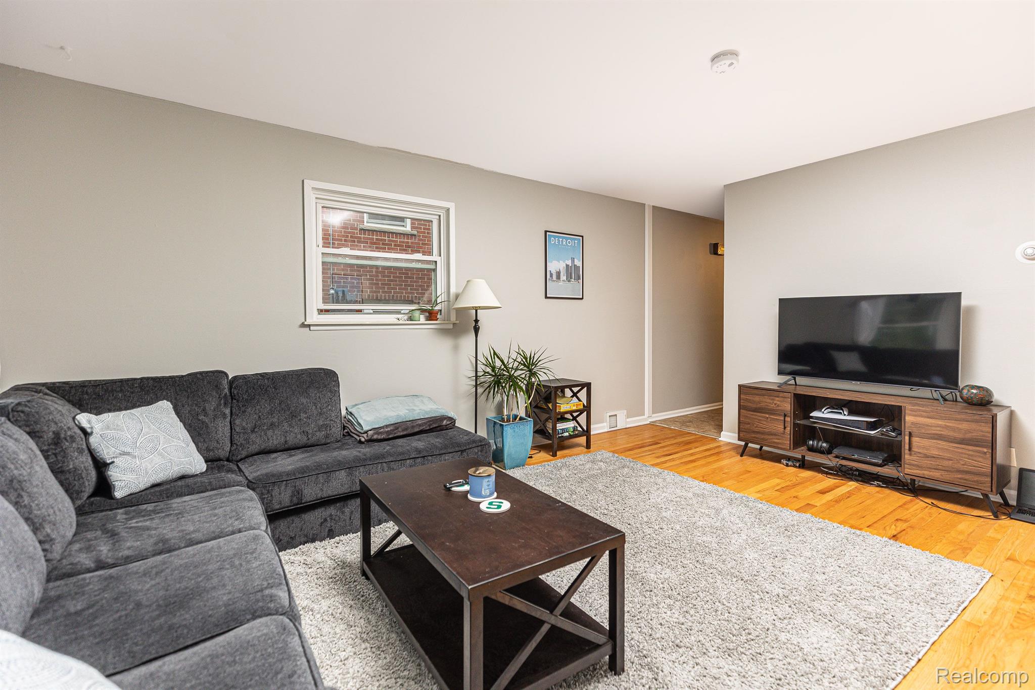 118 S MAPLE Avenue