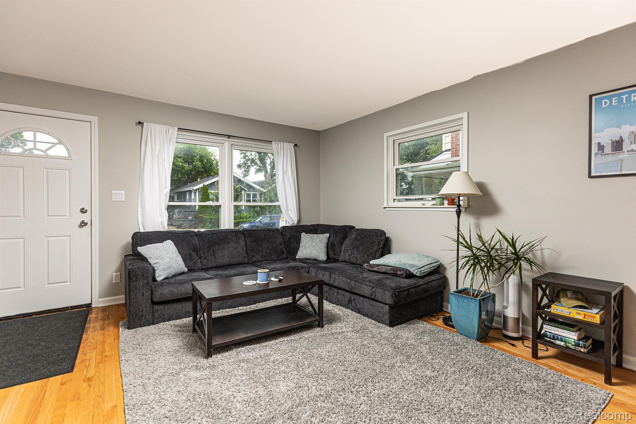 118 S MAPLE Avenue