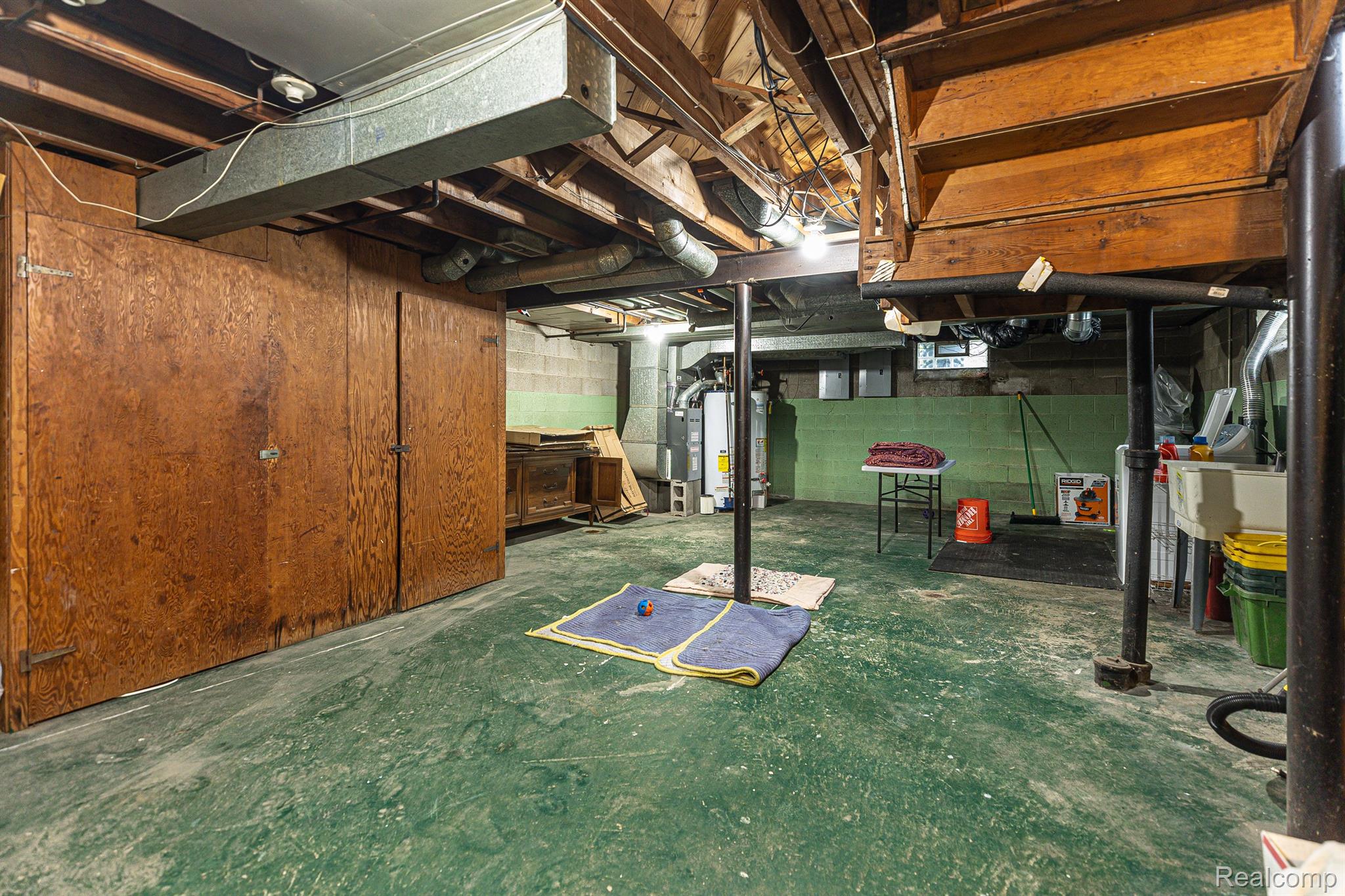 118 S MAPLE Avenue