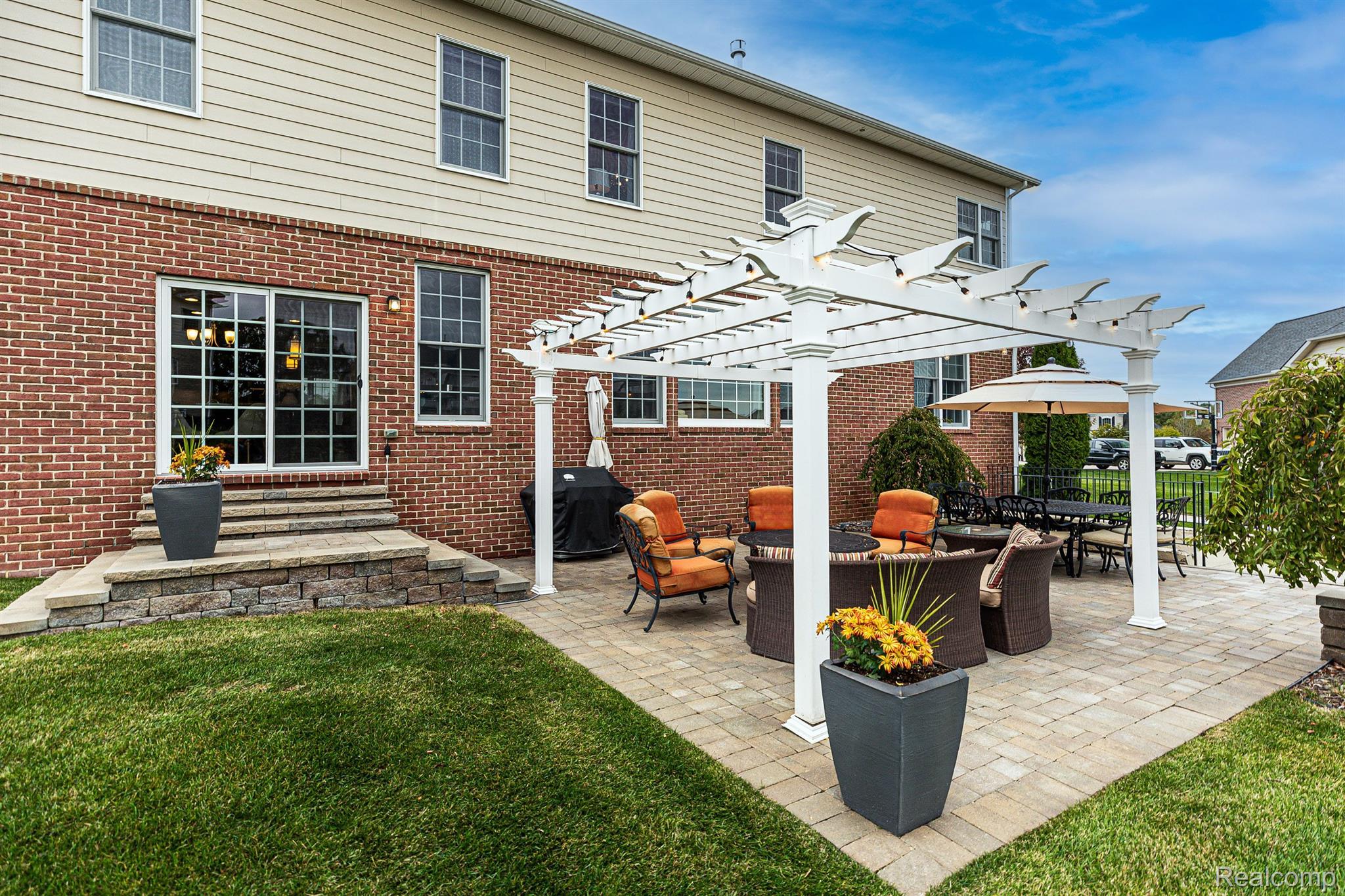 3903 N CENTURY OAK Circle