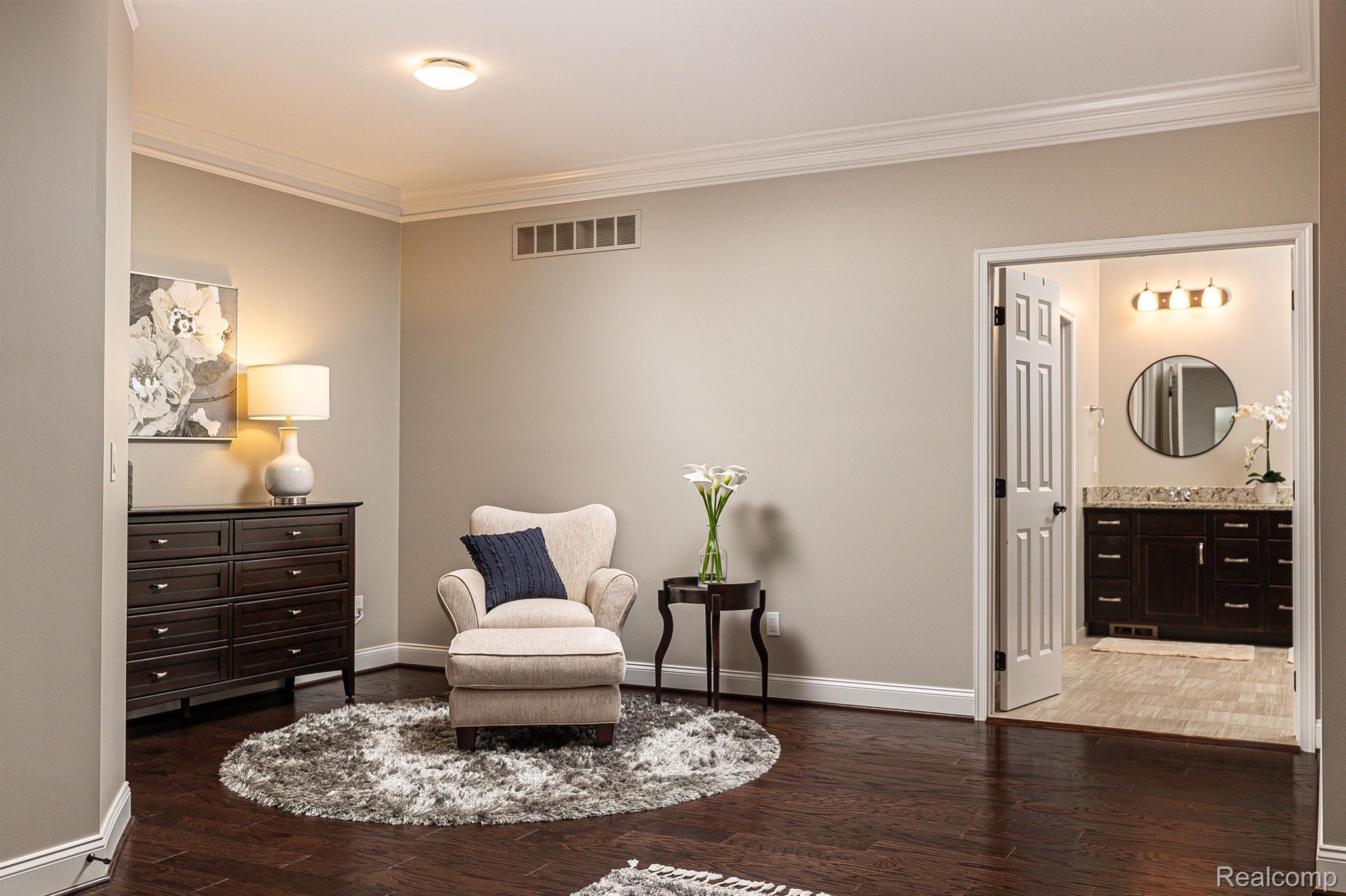 3903 N CENTURY OAK Circle