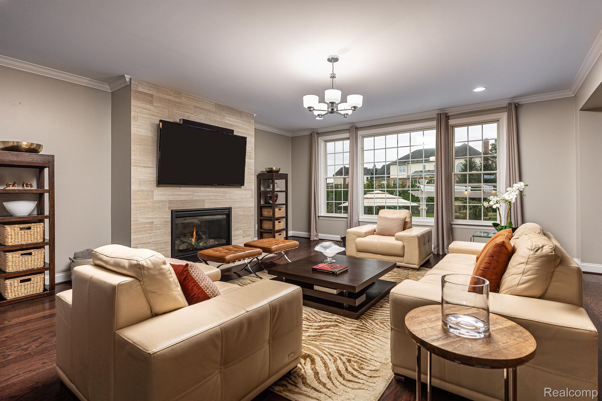 3903 N CENTURY OAK Circle