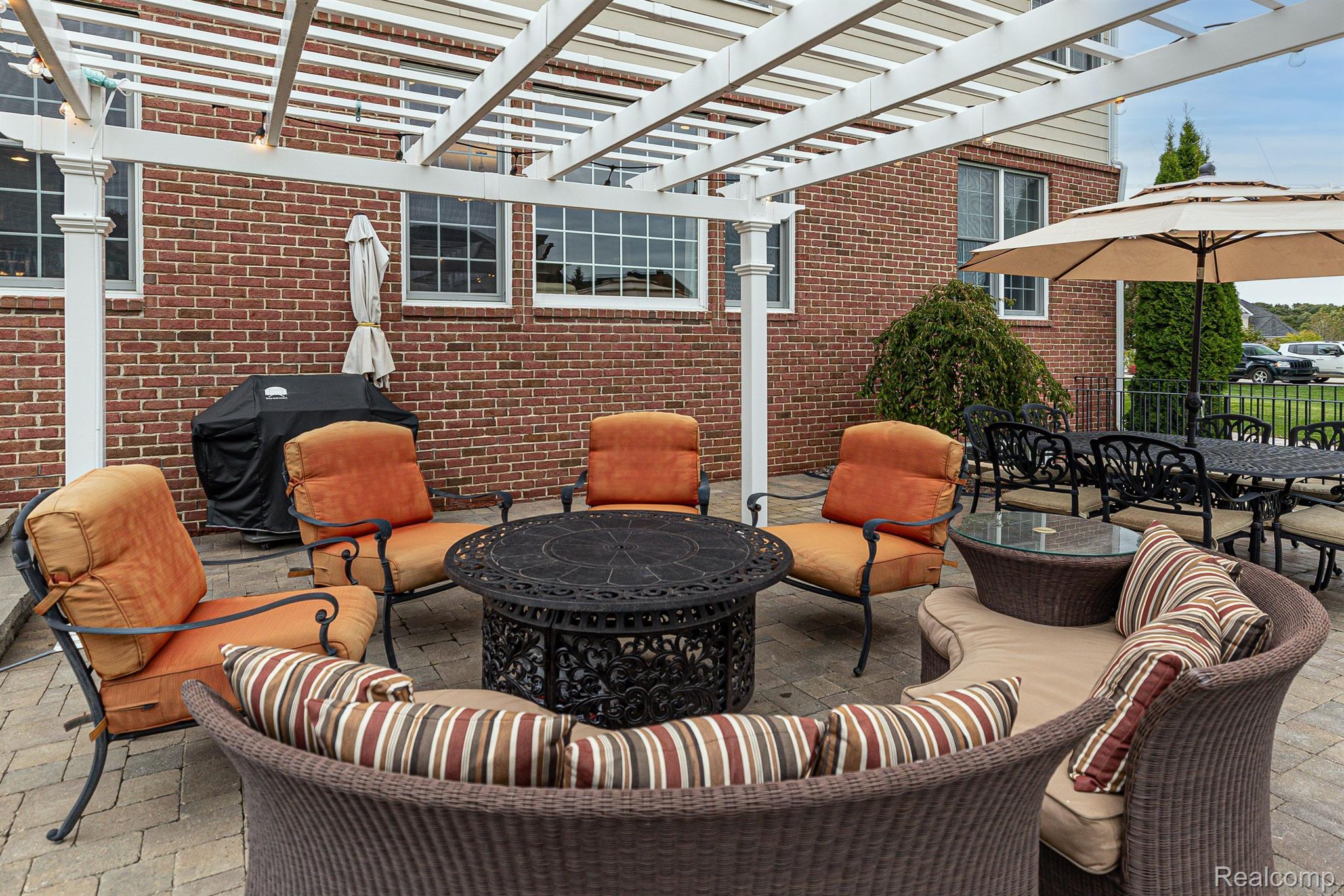 3903 N CENTURY OAK Circle