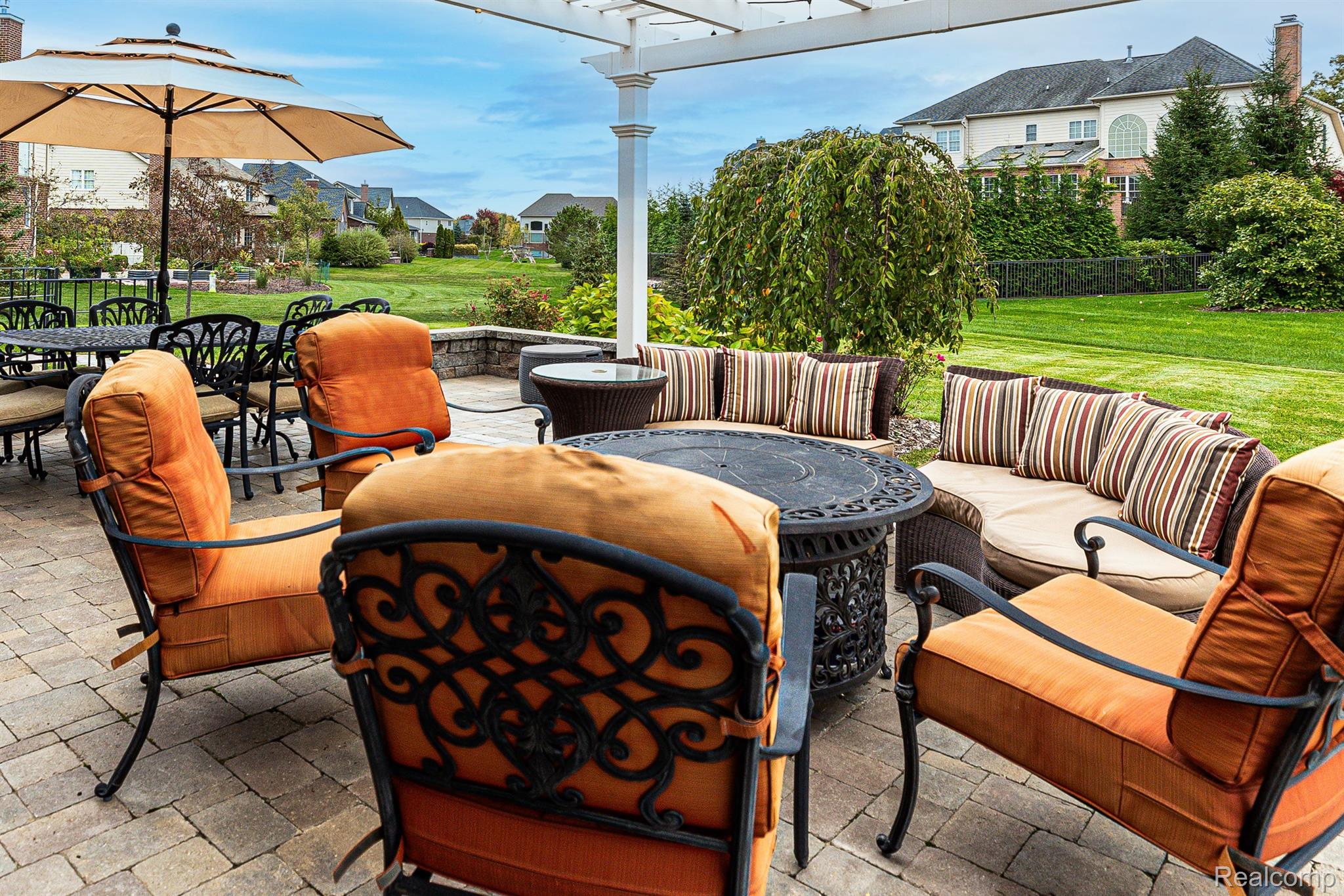3903 N CENTURY OAK Circle