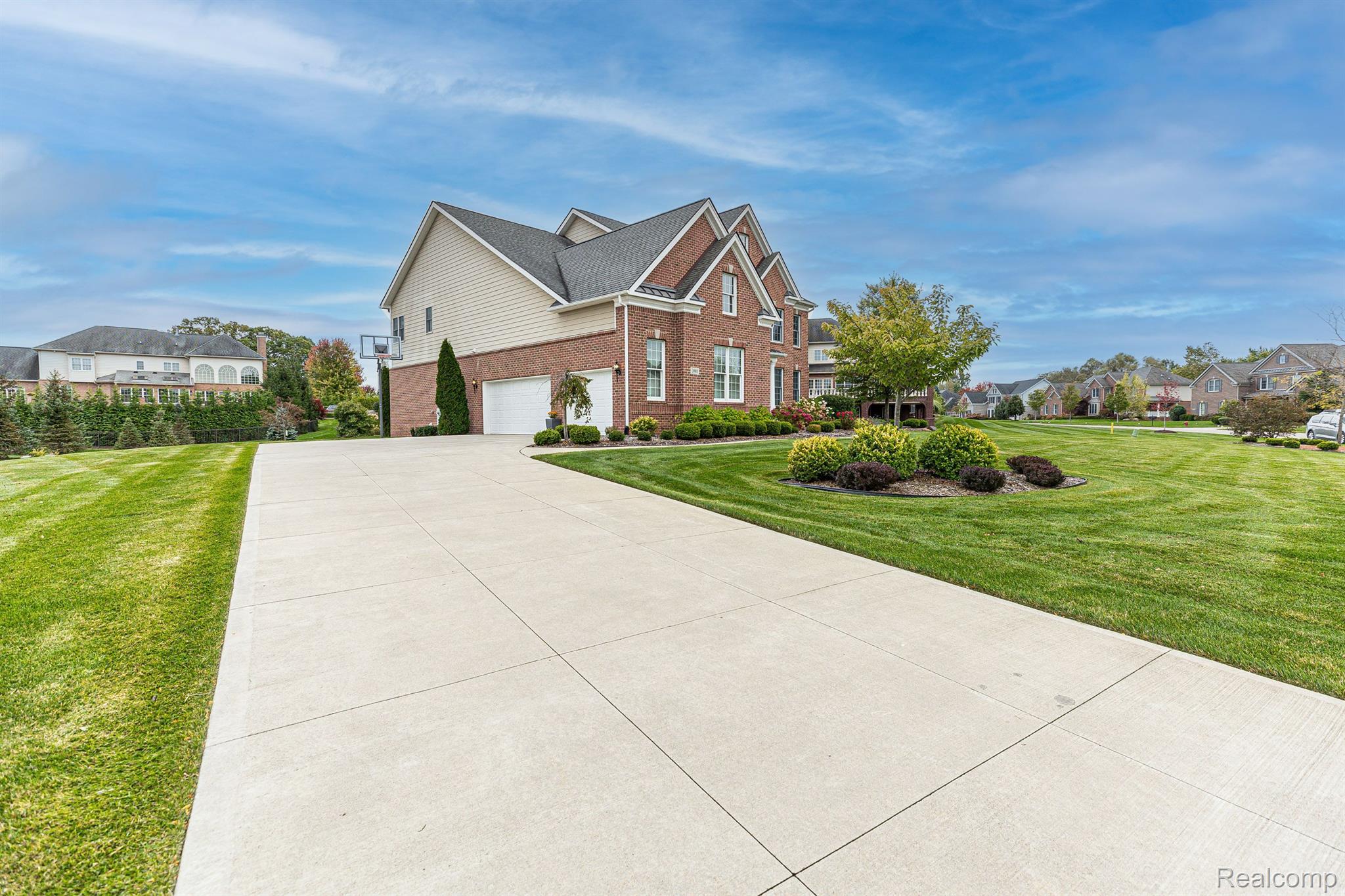 3903 N CENTURY OAK Circle