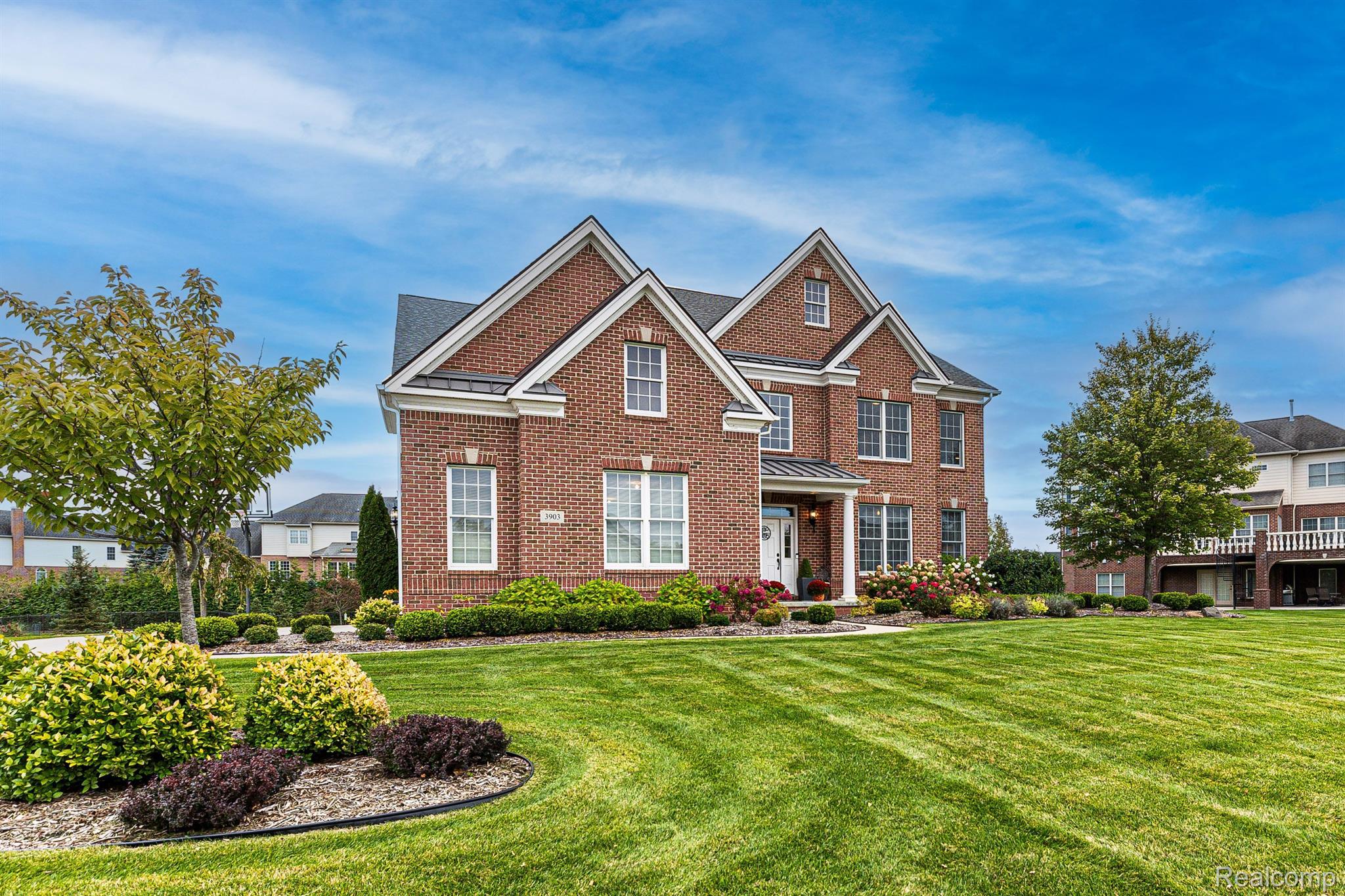 3903 N CENTURY OAK Circle