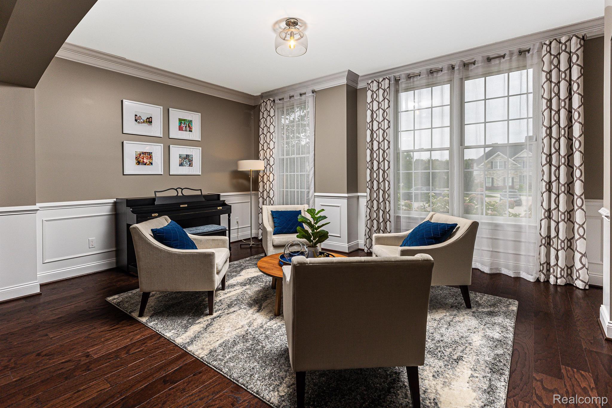 3903 N CENTURY OAK Circle