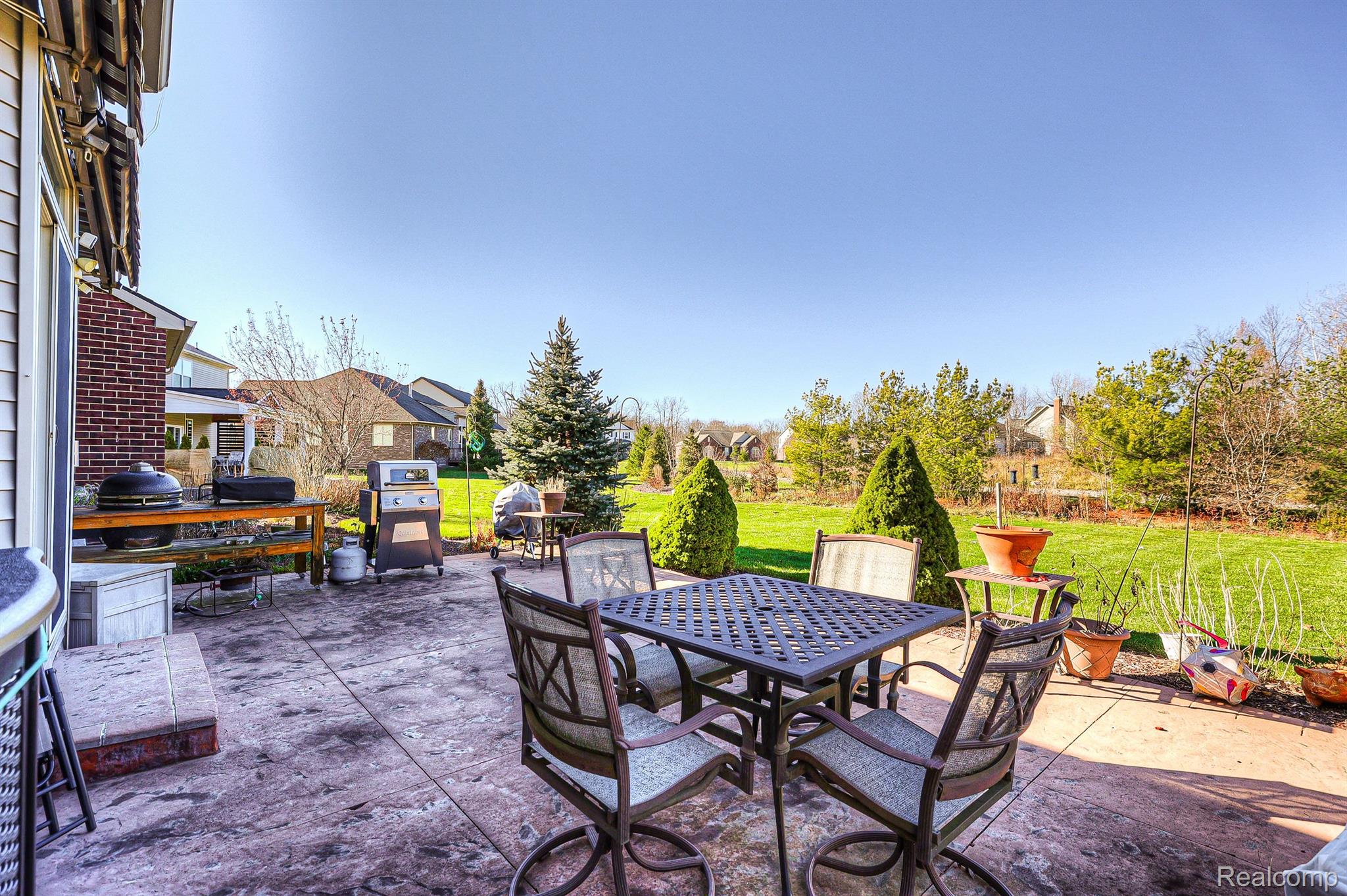 868 McIntosh Court