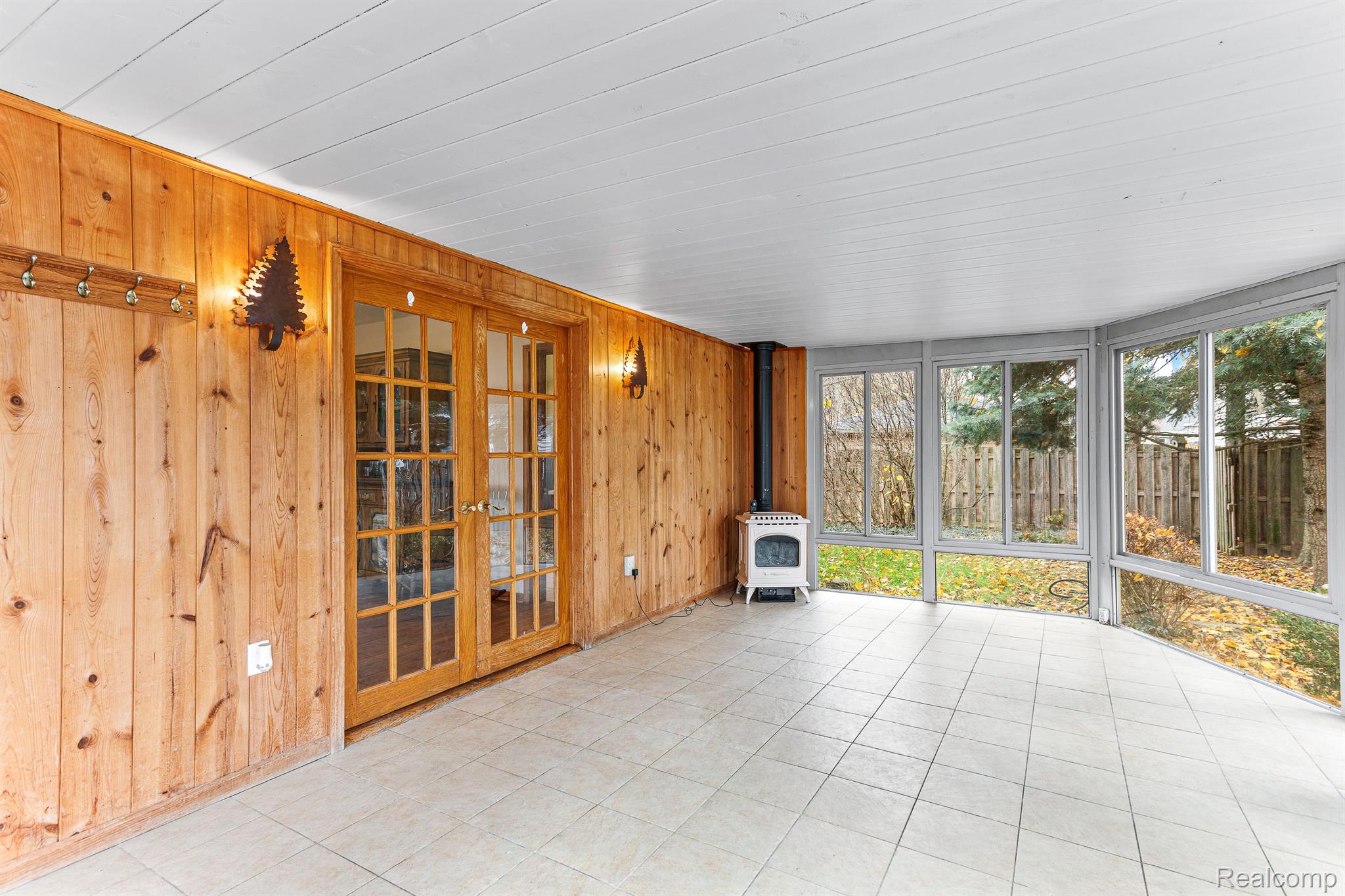 329 NIPPIGON Street