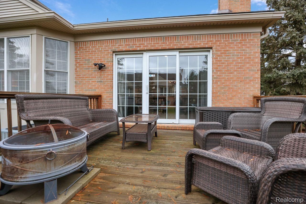 542 WYNGATE Drive