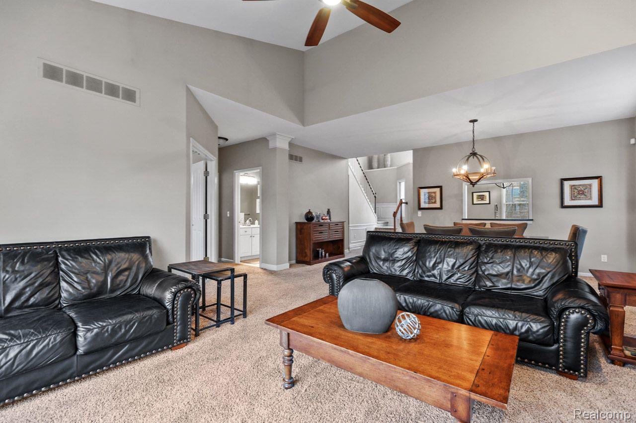 542 WYNGATE Drive