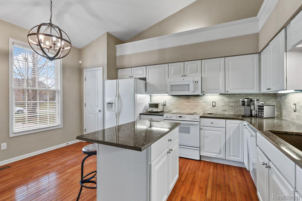 542 WYNGATE Drive