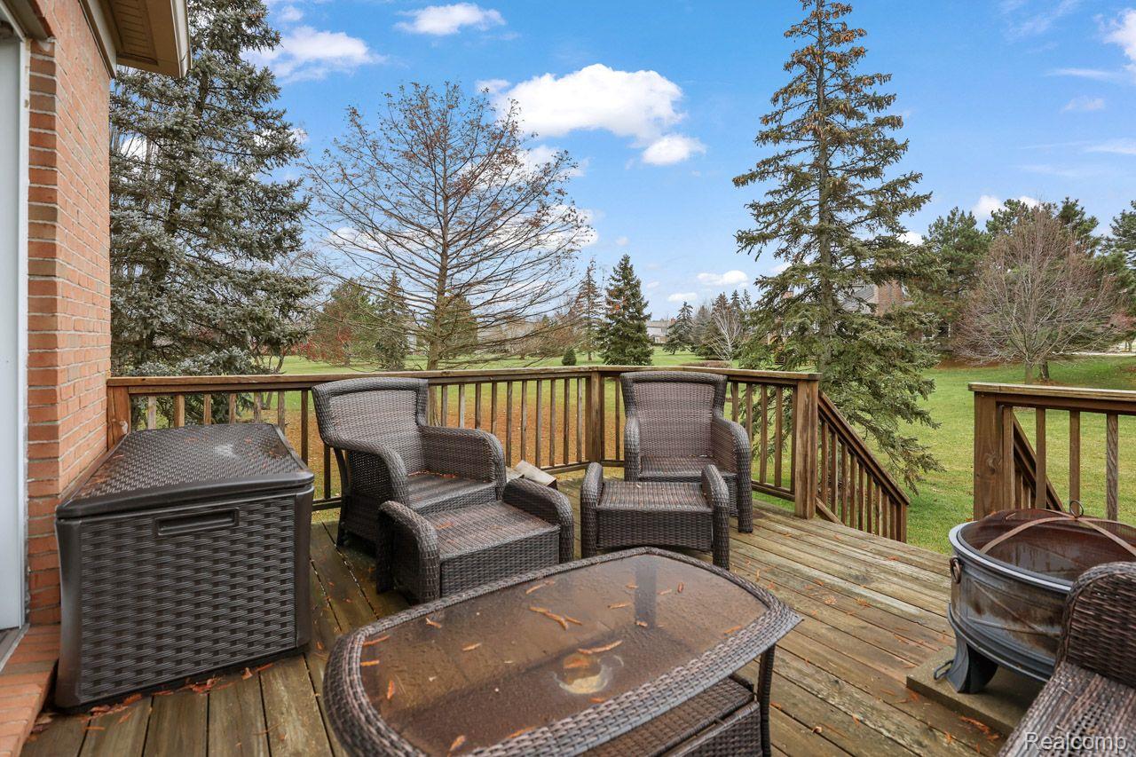 542 WYNGATE Drive