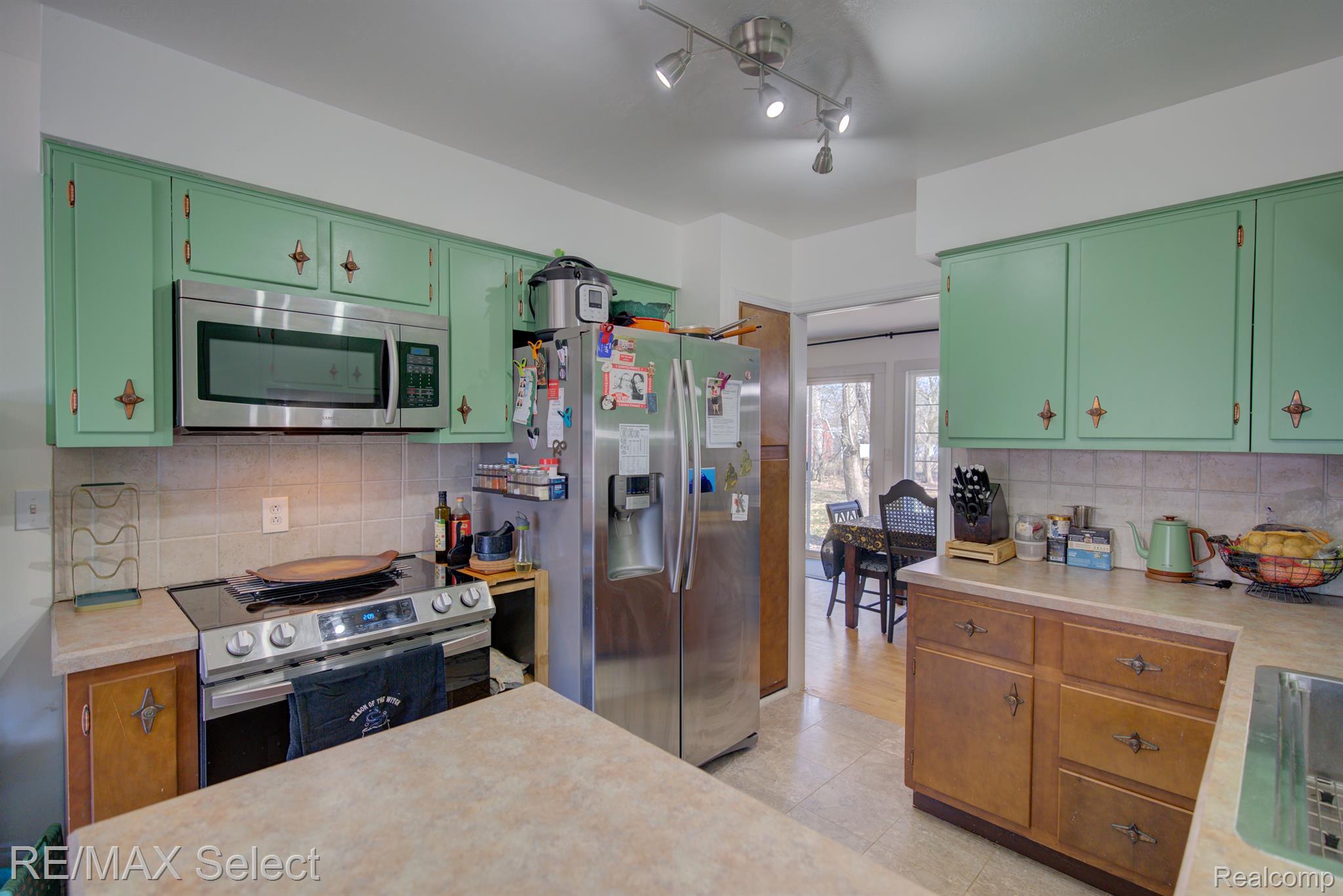4383 LAWNWOOD Lane
